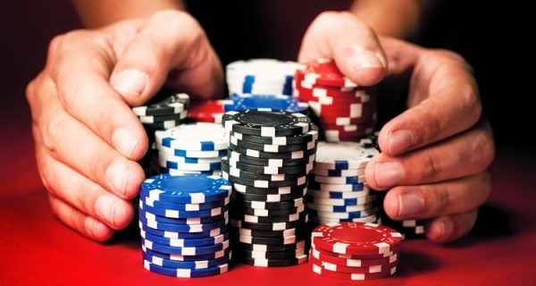 Стартует первая покерная серия в казино «Приморье»
