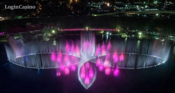 Okada Manila представила самый большой в мире многоцветный танцующий фонтан