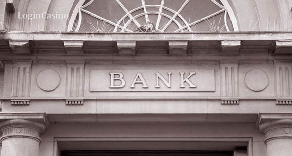 С банков могут снять ответственность за блокировку счета