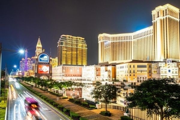 Доходы казино в Макао упали на 48% после появления новой формы вируса Delta